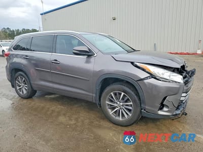Czwarte zdjęcie samochodu z boku: 2017 TOYOTA HIGHLANDER XLE VIN:5TDJZRFH4HS455230 - miniatura