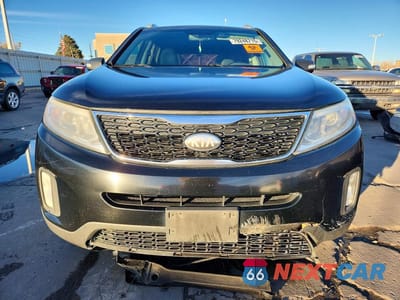Piąte zdjęcie samochodu w środku: 2014 KIA SORENTO LX VIN:5XYKT3A67EG449388 - miniatura