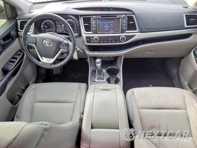 Zdjęcie 8 z 12 samochodu: 2017 TOYOTA HIGHLANDER LE VIN:5TDZZRFH5HS211346 - miniatura