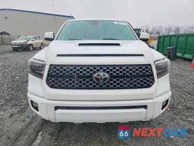 Piąte zdjęcie samochodu w środku: 2020 TOYOTA TUNDRA SR5 VIN:5TFDY5F17LX899443 - miniatura