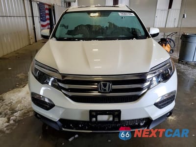 Piąte zdjęcie samochodu w środku: 2017 HONDA PILOT ELITE VIN:5FNYF6H04HB002596 - miniatura