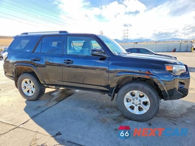 Czwarte zdjęcie samochodu z boku: 2021 TOYOTA 4RUNNER SR5 VIN:JTEMU5JR6M5900177 - miniatura