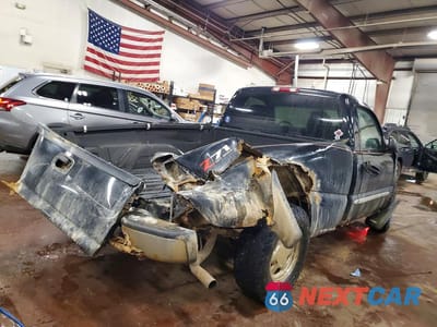Trzecie zdjęcie samochodu z tyłu: 2003 GMC NEW SIERRA K1500 VIN:1GTEK14T93Z101354 - miniatura