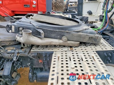 Piąte zdjęcie samochodu w środku: 2017 VOLVO VNL SEMI TRUCK VIN:4V4N39TGXHN988031 - miniatura