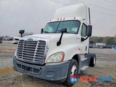 Drugie zdjęcie samochodu z przodu: 2016 FREIGHTLINER CASCADIA 125 SEMI TRUCK VIN:1FUBGEDV1GLHC5615 - miniatura