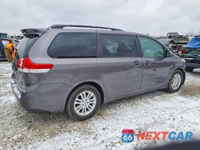 Trzecie zdjęcie samochodu z tyłu: 2013 TOYOTA SIENNA XLE 8-PASSENGER VIN:5TDYK3DC2DS362272 - miniatura