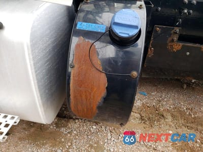 Zdjęcie 9 z 10 samochodu: 2018 VOLVO VNL SEMI TRUCK VIN:4V4N39TG7JN892556 - miniatura