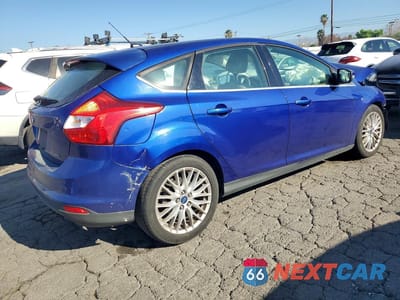 Trzecie zdjęcie samochodu z tyłu: 2012 FORD FOCUS SEL VIN:1FAHP3M28CL362579 - miniatura