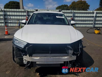 Piąte zdjęcie samochodu w środku: 2019 AUDI Q5 PREMIUM VIN:WA1ANAFY8K2057346 - miniatura