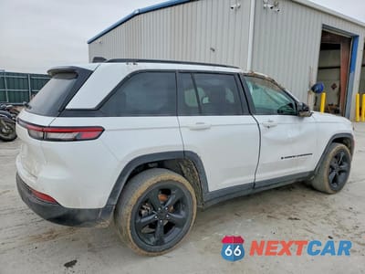 Trzecie zdjęcie samochodu z tyłu: 2024 JEEP GRAND CHEROKEE LAREDO VIN:1C4RJHAG0RC127681 - miniatura