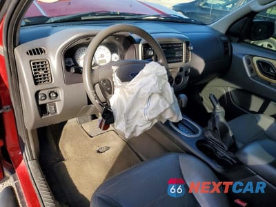 Zdjęcie 8 z 13 samochodu: 2005 FORD ESCAPE XLT VIN:1FMYU03145KE10402 - miniatura