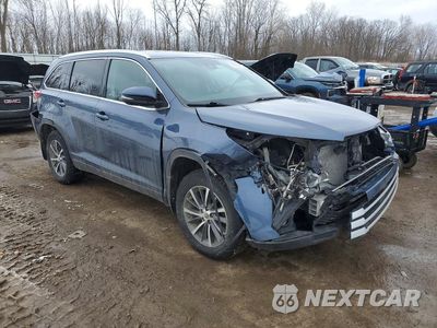 Czwarte zdjęcie samochodu z boku: 2019 TOYOTA HIGHLANDER SE VIN:5TDJZRFHXKS940754 - miniatura