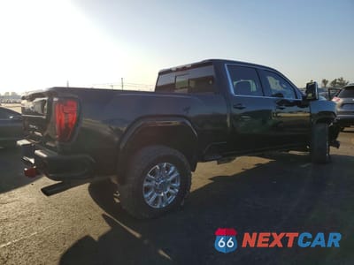 Trzecie zdjęcie samochodu z tyłu: 2022 GMC SIERRA K2500 DENALI VIN:1GT49RE79NF161453 - miniatura