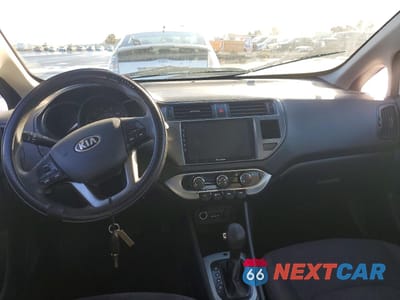 Zdjęcie 8 z 12 samochodu: 2013 KIA RIO 5-DOOR LX VIN:KNADM5A33D6225606 - miniatura
