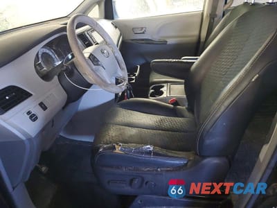 Zdjęcie 7 z 13 samochodu: 2014 TOYOTA SIENNA SPORT VIN:5TDXK3DC4ES428690 - miniatura