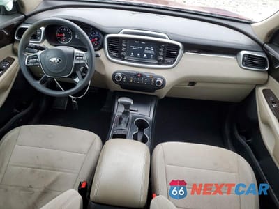 Zdjęcie 8 z 13 samochodu: 2019 KIA SORENTO LX VIN:5XYPG4A39KG468395 - miniatura