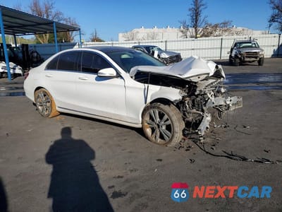 Czwarte zdjęcie samochodu z boku: 2015 MERCEDES-BENZ C 300 VIN:55SWF4JB3FU095114 - miniatura