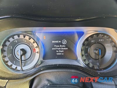 Zdjęcie 9 z 12 samochodu: 2018 CHRYSLER 300 S VIN:2C3CCABG6JH266760 - miniatura