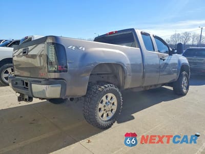 Trzecie zdjęcie samochodu z tyłu: 2013 GMC SIERRA K2500 HEAVY DUTY VIN:1GT22ZCG4DZ116271 - miniatura