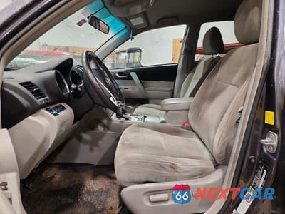 Zdjęcie 7 z 13 samochodu: 2011 TOYOTA HIGHLANDER BASE VIN:5TDBK3EH0BS052750 - miniatura