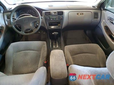 Zdjęcie 8 z 12 samochodu: 2002 HONDA ACCORD EX VIN:1HGCG66852A132338 - miniatura