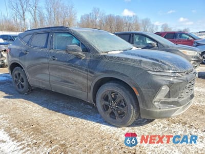 Czwarte zdjęcie samochodu z boku: 2025 CHEVROLET BLAZER 2LT VIN:3GNKBHR48SS166065 - miniatura