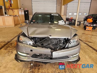 Piąte zdjęcie samochodu w środku: 2011 MERCEDES-BENZ C300 VIN:WDDGF8BB1BR153615 - miniatura