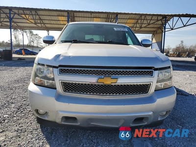 Piąte zdjęcie samochodu w środku: 2014 CHEVROLET SUBURBAN C1500 LT VIN:1GNSCJE0XER192326 - miniatura