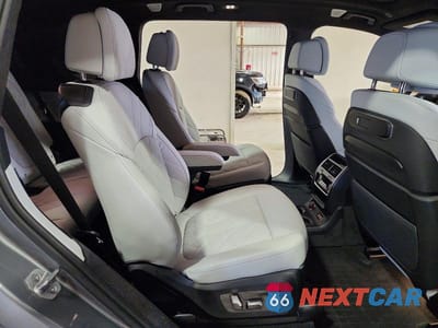 Zdjęcie 11 z 12 samochodu: 2025 BMW X7 XDRIVE40I VIN:5UX23EM07S9Z89841 - miniatura