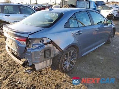 Trzecie zdjęcie samochodu z tyłu: 2021 TOYOTA COROLLA SE VIN:5YFS4MCE5MP094061 - miniatura