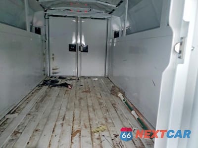 Zdjęcie 10 z 13 samochodu: 2023 GMC SAVANA CUTAWAY G3500 VIN:1GD07RFP8P1111187 - miniatura