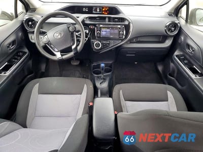 Zdjęcie 8 z 12 samochodu: 2018 TOYOTA PRIUS C VIN:JTDKDTB38J1606258 - miniatura