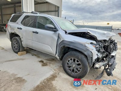 Czwarte zdjęcie samochodu z boku: 2025 TOYOTA 4RUNNER SR5 VIN:JTEVA5BR8S5005525 - miniatura