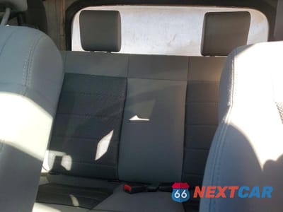 Zdjęcie 10 z 12 samochodu: 2010 JEEP WRANGLER SAHARA VIN:1J4AA5D19AL137210 - miniatura