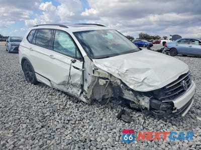 Czwarte zdjęcie samochodu z boku: 2022 VOLKSWAGEN TIGUAN SE R-LINE BLACK VIN:3VVCB7AX7NM073982 - miniatura