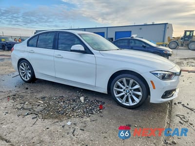 Czwarte zdjęcie samochodu z boku: 2018 BMW 320 I VIN:WBA8A9C59JAH14202 - miniatura