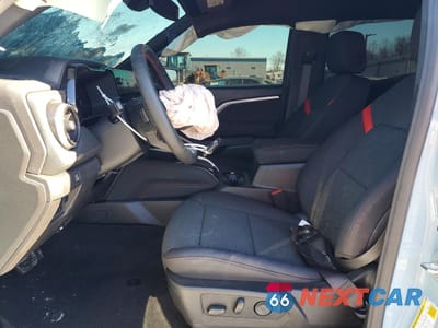 Zdjęcie 7 z 13 samochodu: 2025 CHEVROLET COLORADO Z71 VIN:1GCPTDEKXS1157376 - miniatura