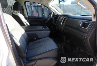 Piąte zdjęcie samochodu w środku: 2019 NISSAN TITAN S VIN:1N6AA1EK6KN518926 - miniatura