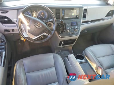 Zdjęcie 8 z 13 samochodu: 2015 TOYOTA SIENNA XLE 8-PASSENGER VIN:5TDYK3DCXFS532445 - miniatura