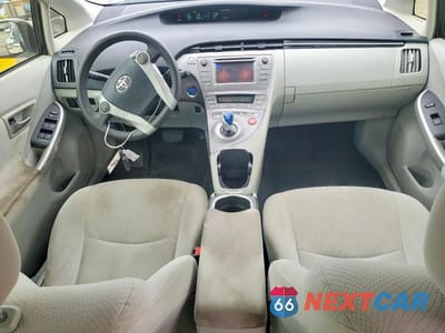 Zdjęcie 8 z 12 samochodu: 2014 TOYOTA PRIUS THREE VIN:JTDKN3DU4E0371839 - miniatura