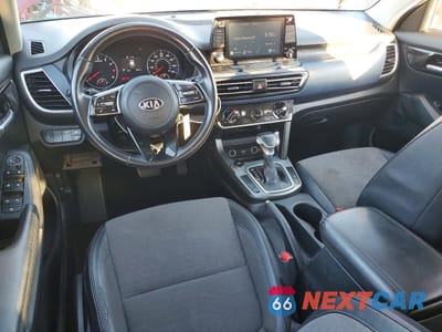 Zdjęcie 8 z 13 samochodu: 2021 KIA SELTOS S VIN:KNDEU2AA9M7218884 - miniatura