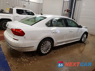 Trzecie zdjęcie samochodu z tyłu: 2016 VOLKSWAGEN PASSAT SE VIN:1VWBT7A3XGC043249 - miniatura
