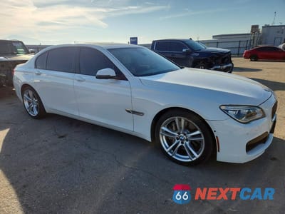 Czwarte zdjęcie samochodu z boku: 2015 BMW 750 LI VIN:WBAYE8C59FD781903 - miniatura