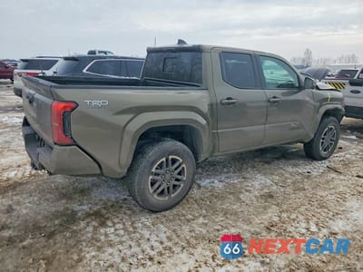 Trzecie zdjęcie samochodu z tyłu: 2025 TOYOTA TACOMA DOUBLE CAB VIN:3TMLB5JN8SM126105 - miniatura