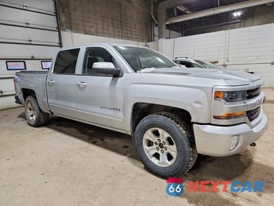 Czwarte zdjęcie samochodu z boku: 2017 CHEVROLET SILVERADO VIN:3GCUKREC7HG509951 - miniatura
