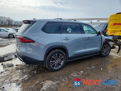 Trzecie zdjęcie samochodu z tyłu: 2026 TOYOTA GRAND HIGHLANDER HYBRID MAX PLATINUM VIN:5TDADAB54TS028912 - miniatura