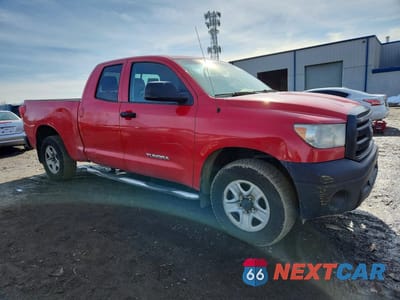 Czwarte zdjęcie samochodu z boku: 2013 TOYOTA TUNDRA GRADE VIN:5TFUM5F19DX050279 - miniatura
