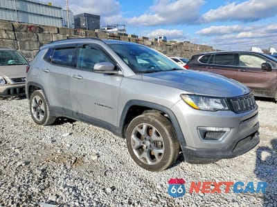 Czwarte zdjęcie samochodu z boku: 2019 JEEP COMPASS LIMITED VIN:3C4NJDCB3KT620175 - miniatura