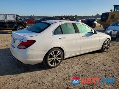 Trzecie zdjęcie samochodu z tyłu: 2016 MERCEDES-BENZ C 300 VIN:55SWF4JB5GU106583 - miniatura