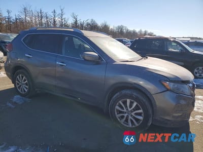 Czwarte zdjęcie samochodu z boku: 2017 NISSAN ROGUE S VIN:JN8AT2MV1HW008957 - miniatura